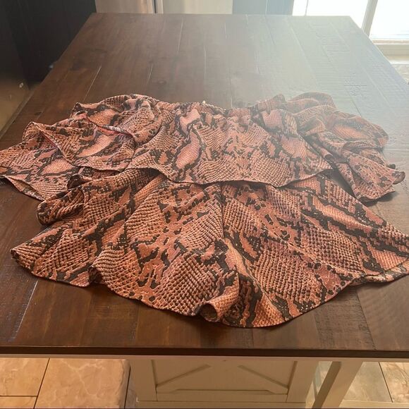 Olivaceous Pink Snake Skin Patterned Off shoulder shorts Romper size small - Picture 6 of 10